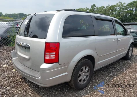 2010 Chrysler Town & Country Touring z USA, uszkodzony, nr VIN 2A4RR5D15AR273580